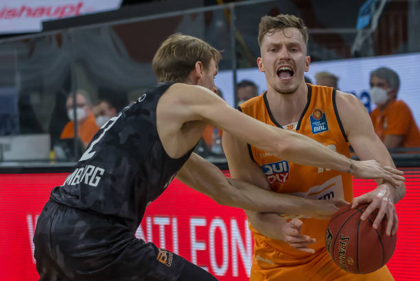 库里贡献了 库里贡献了